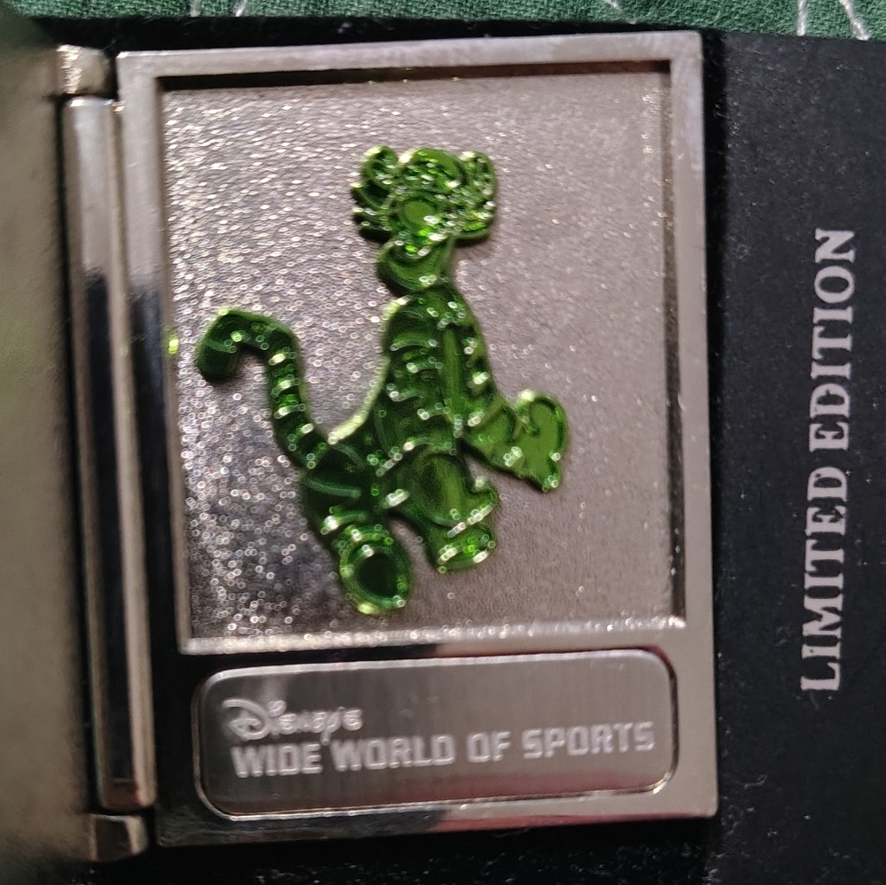 Disney Tigger Cast Pin Party with Insert Pin - Picture 3 of 4